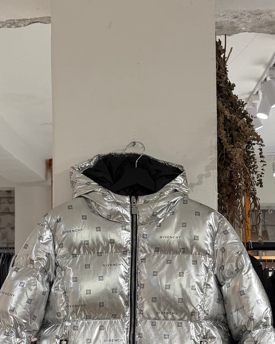 지방시 실버 로고 메탈릭 푸퍼 자켓 상품이미지4