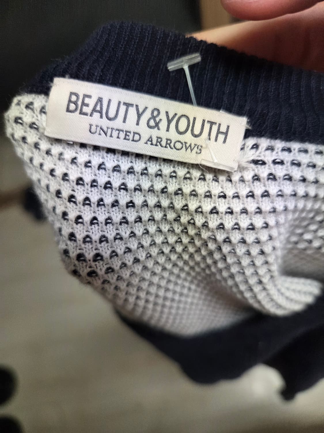 유나이티드 에로우즈(뷰티앤유스)네이비 그라데이션 니트 L 상품이미지3