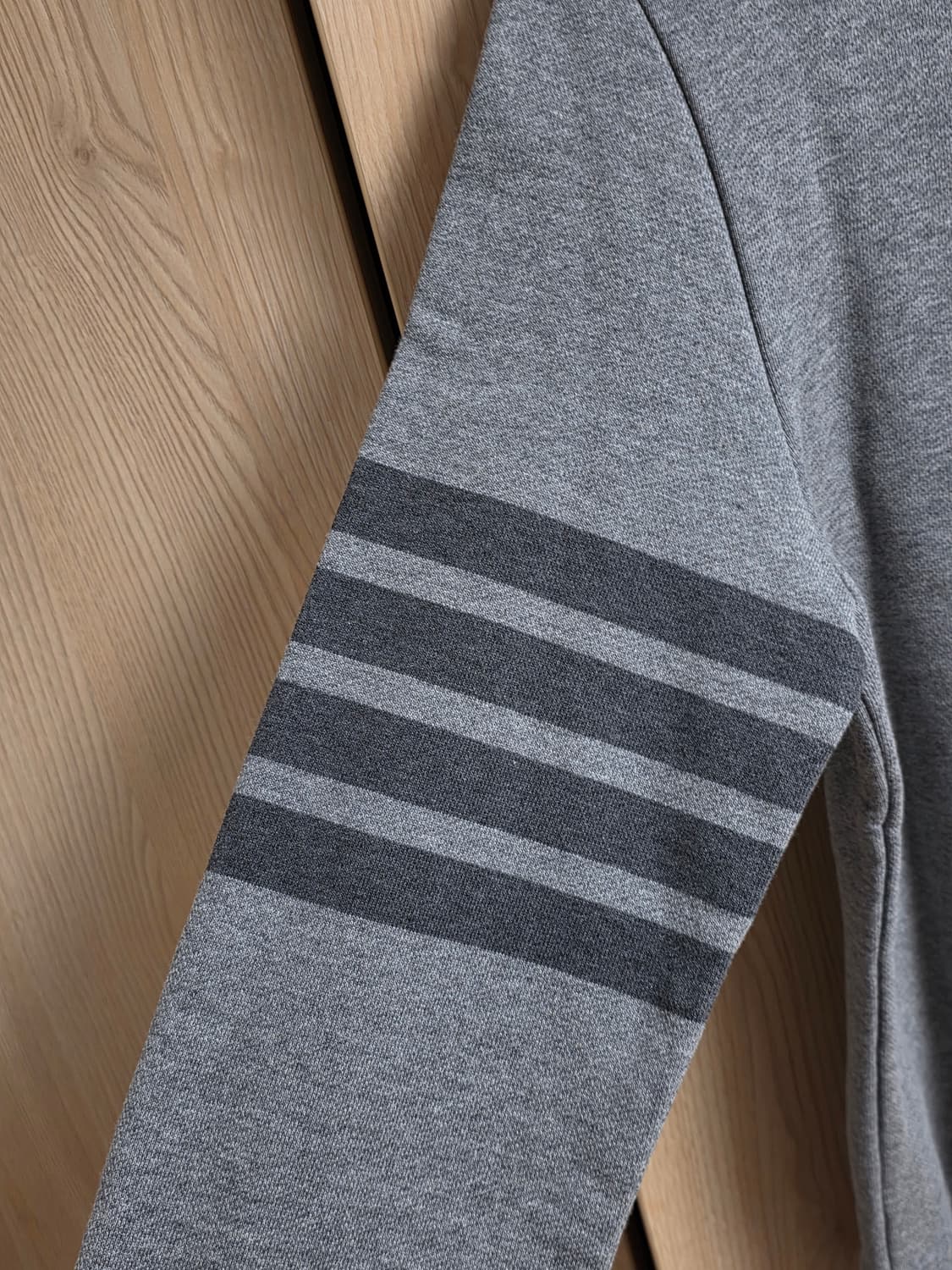 톰브라운 그레이 사선완장 맨투맨 새상품 상품이미지4