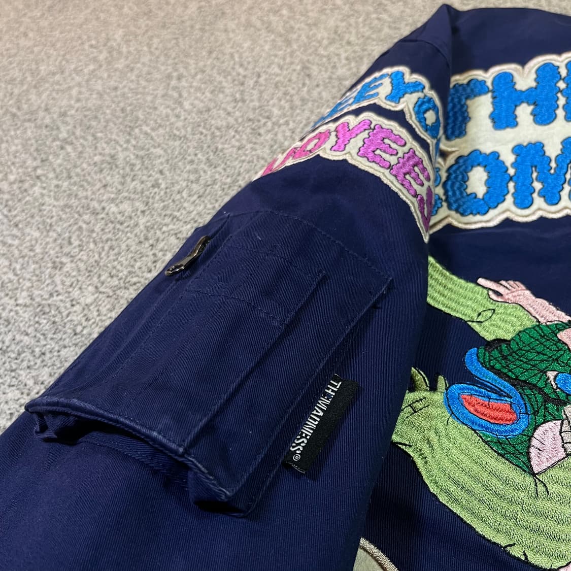 더매드니스 패치 빅로고 코튼 스타디움 자켓 상품이미지3