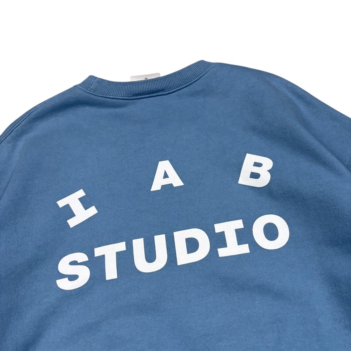 아이앱 스튜디오 스카이블루 맨투맨 상품이미지2