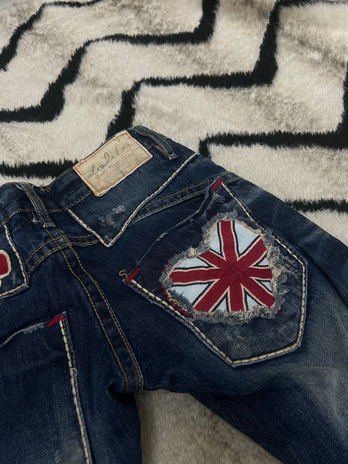[24]Loita Jeans 패치 워싱 부츠컷 데님팬츠 상품이미지1