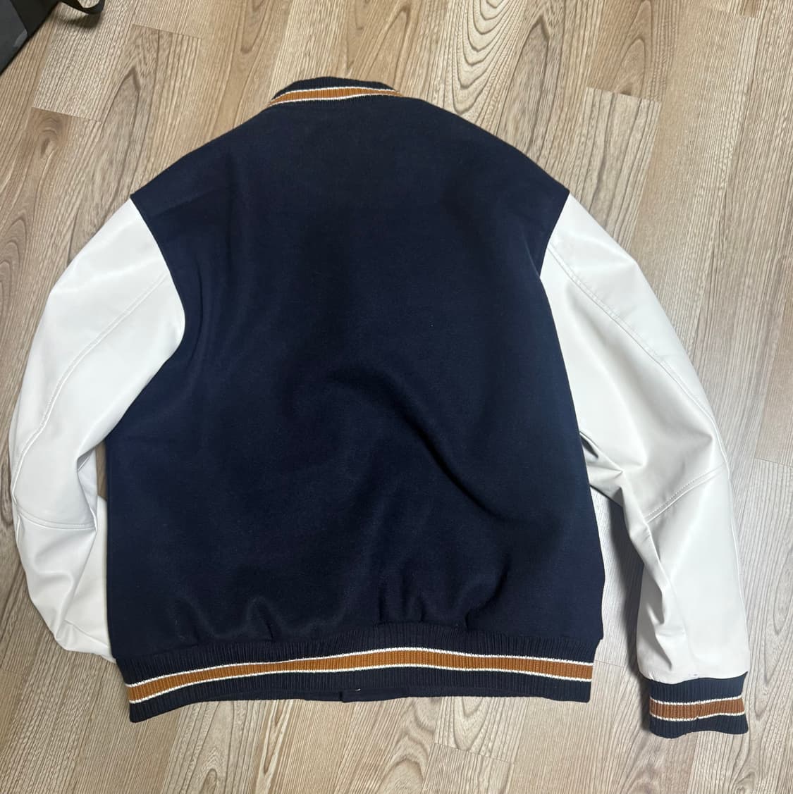 에잇세컨즈 바시티 자켓 상품이미지2