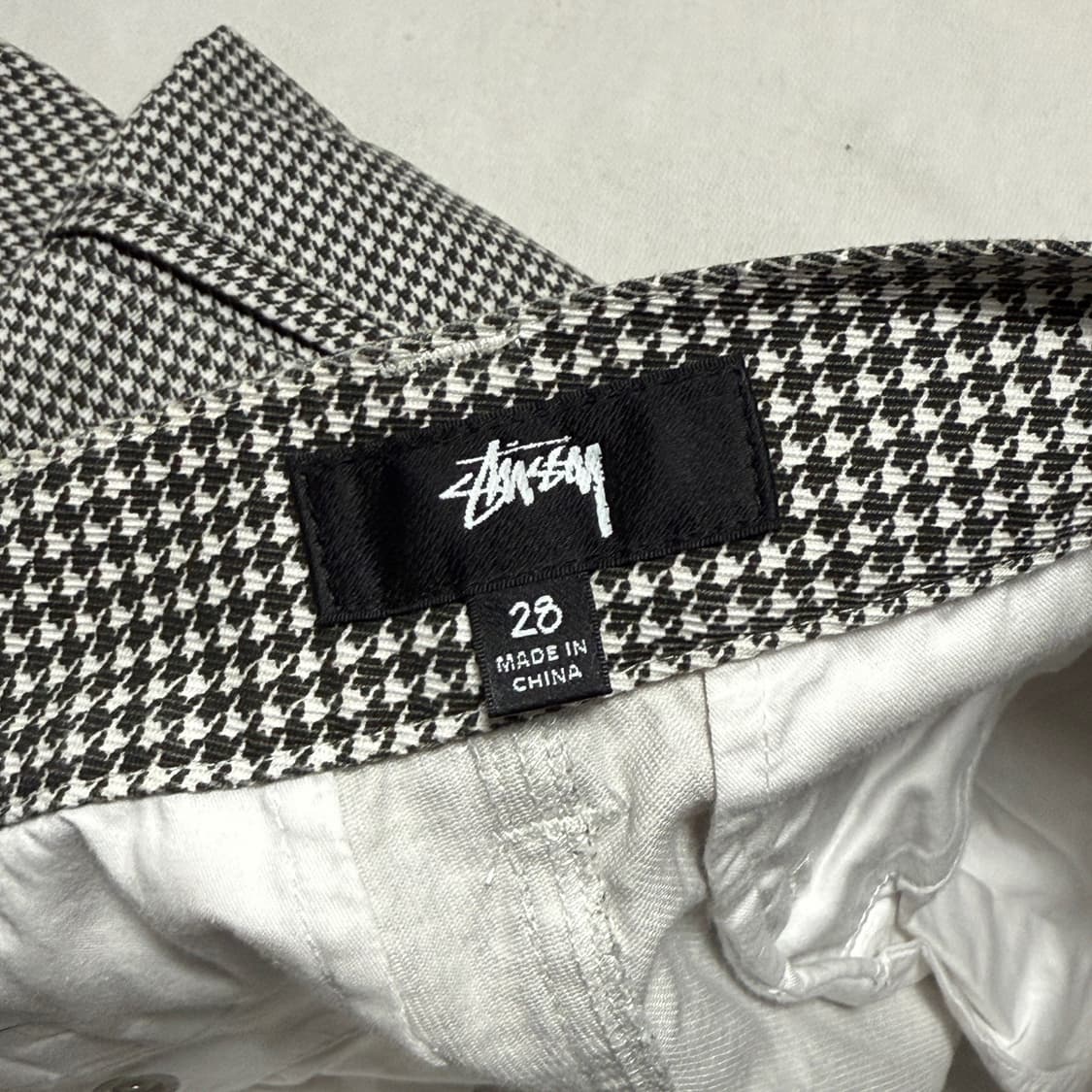 스투시 하운즈투스 패턴 하프팬츠 상품이미지4