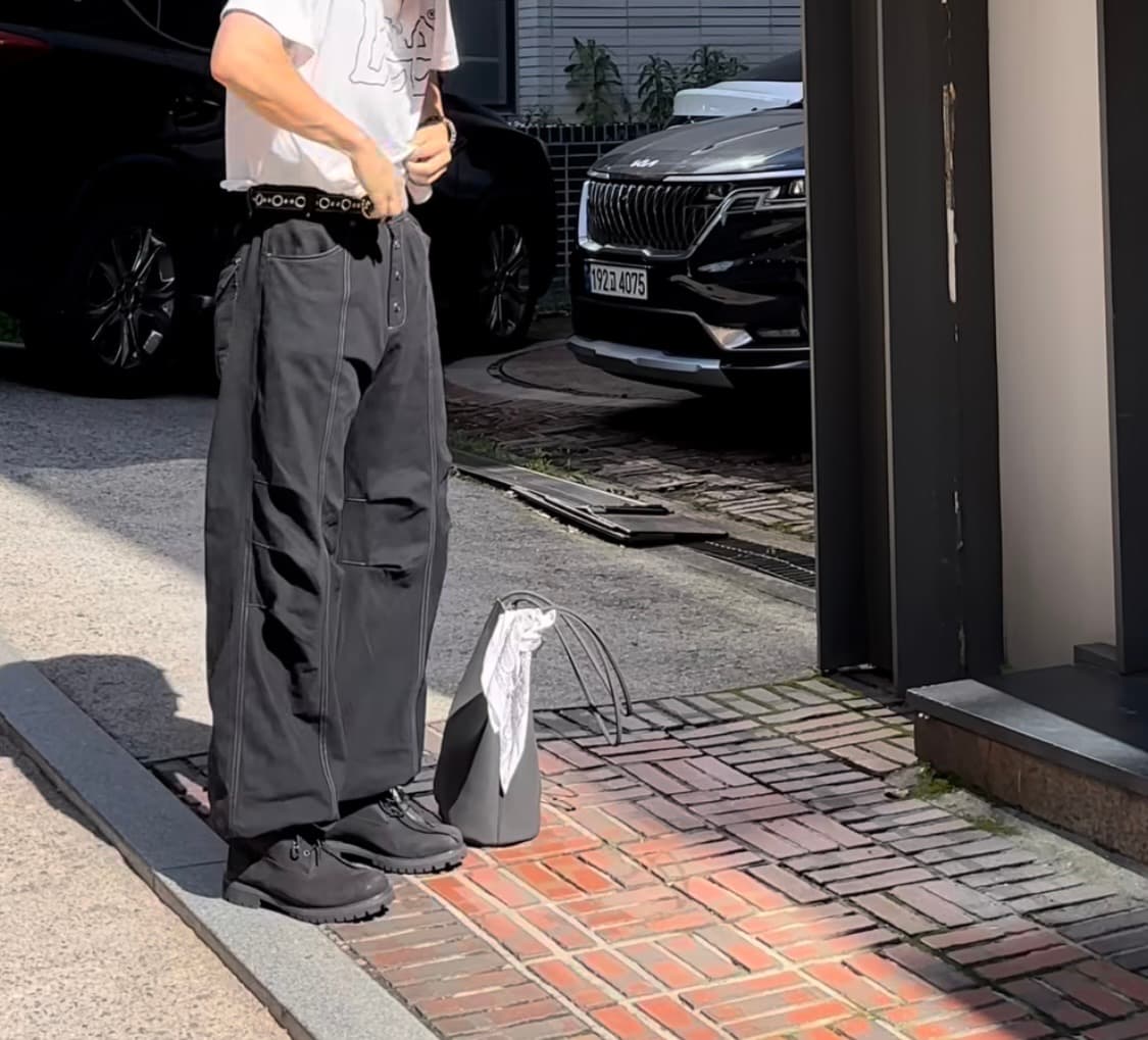 아캄 Knee Pin-tuck Studded Cotton Pants 상품이미지1