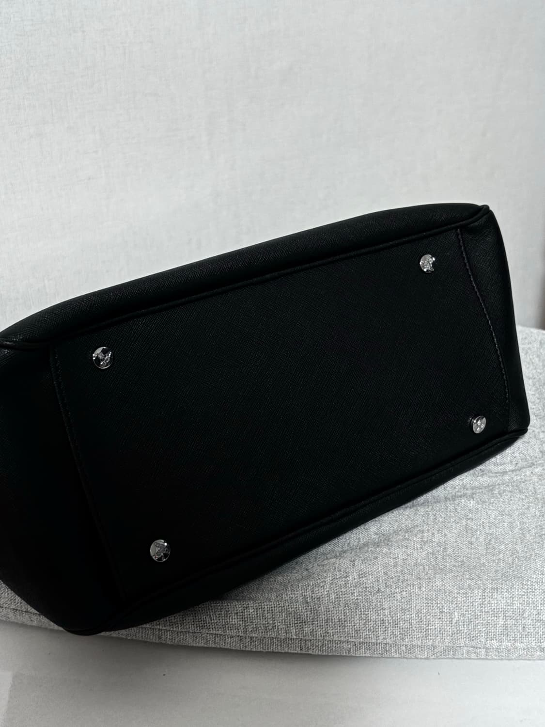 비비안웨스트우드 야스민 핸드백 미디움(m) 블랙 토트백 상품이미지4