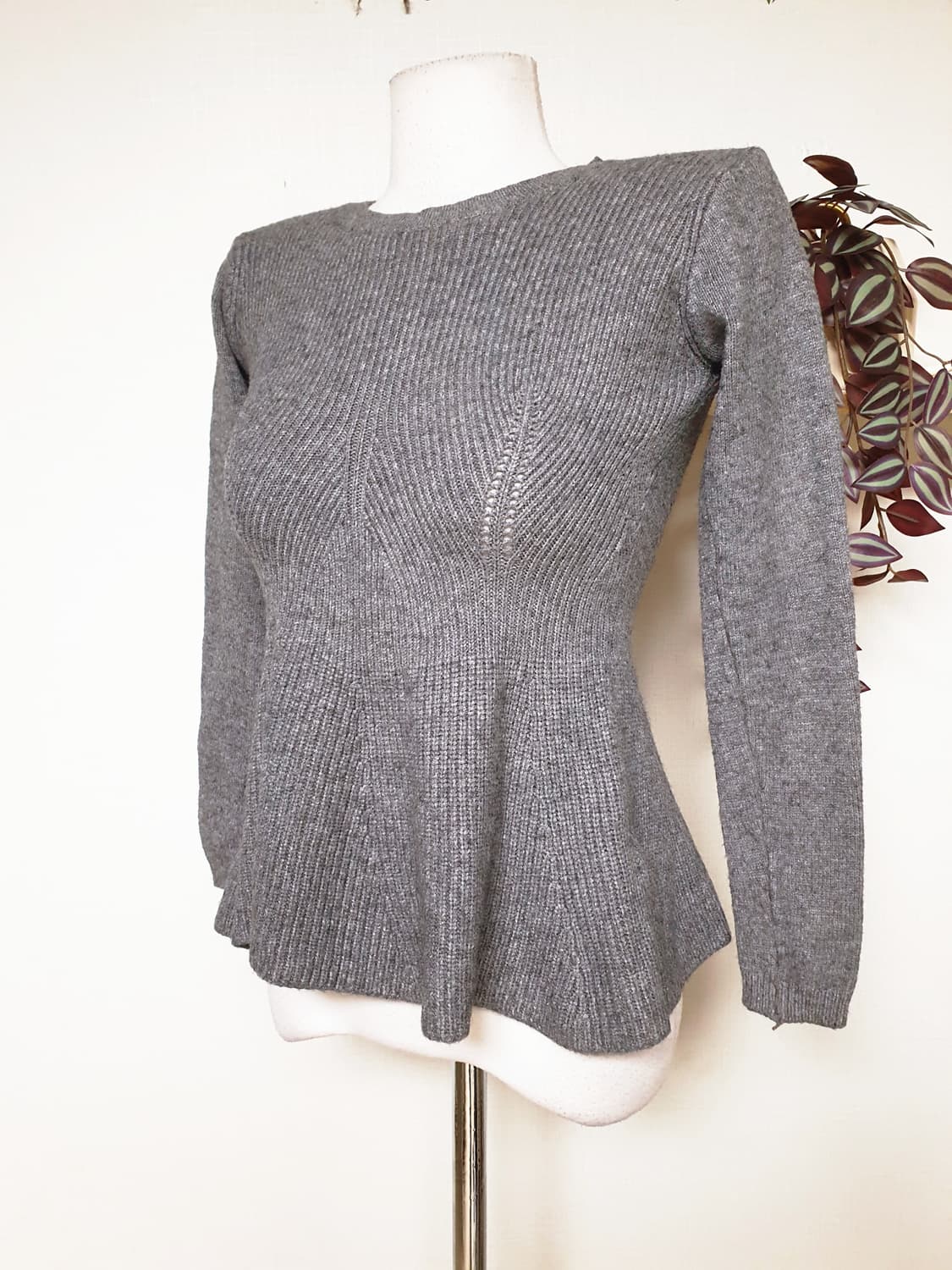 나인 페플럼 사선골지니트 55 66 그레이 F 상품이미지4