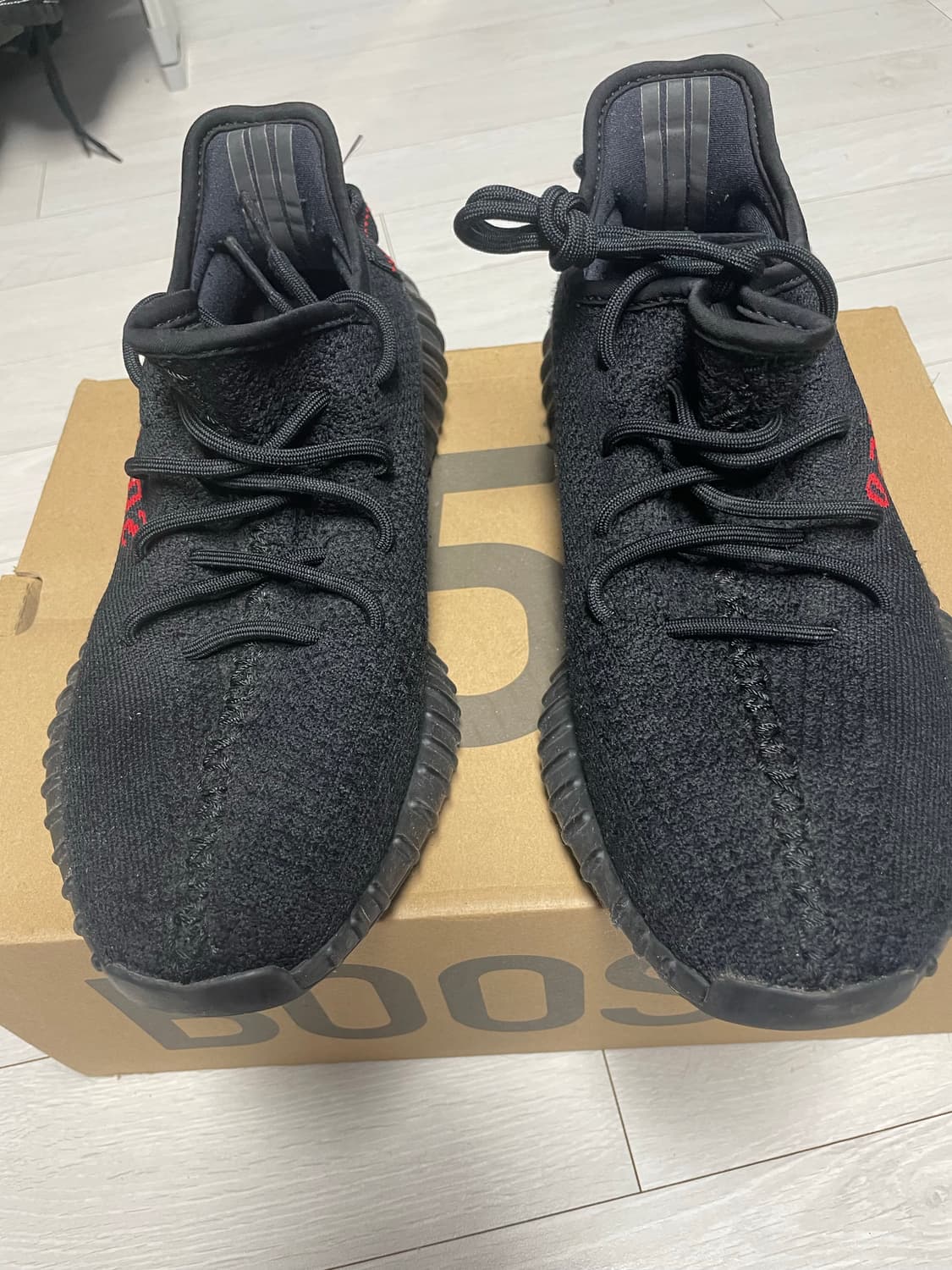 이지부스트350 v2 브레드 상품이미지1