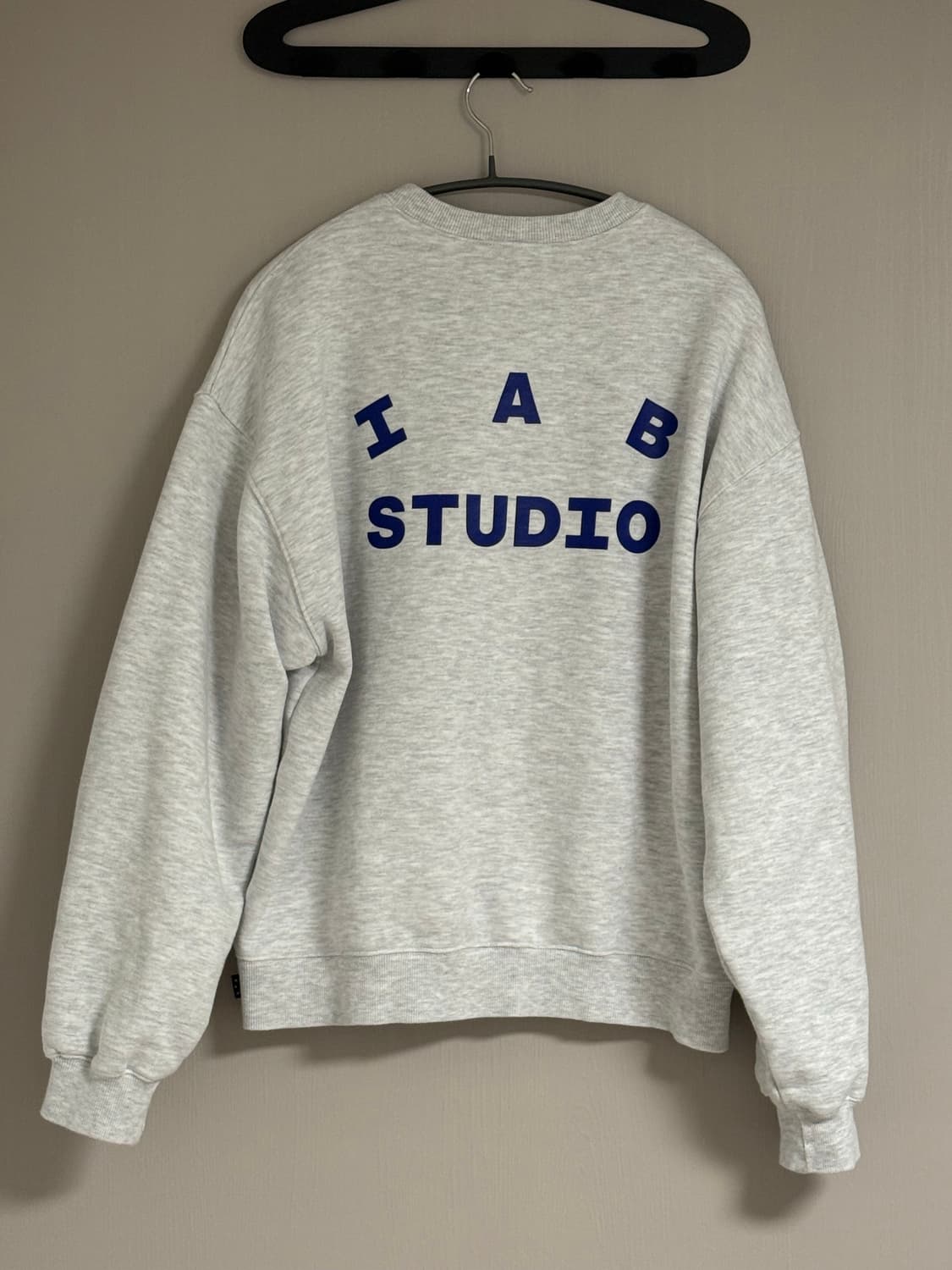 IAB 아이앱 스튜디오 그레이 맨투맨 L 상품이미지4