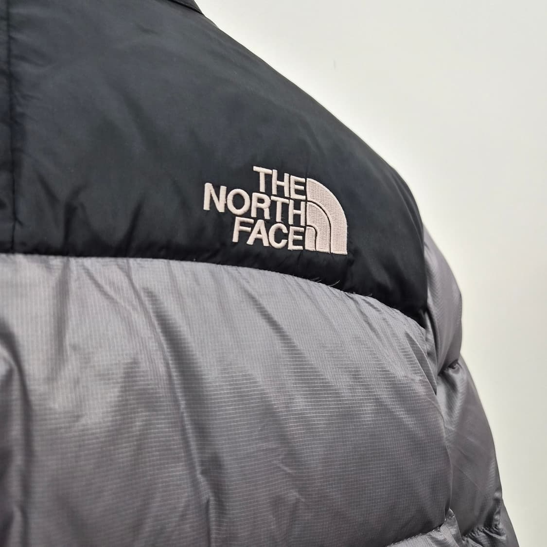 노스페이스 700 눕시 패딩 회색/블랙 남성 XS 상품이미지9