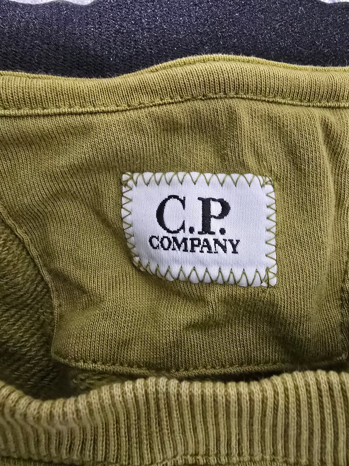 cp컴퍼니 렌즈 맨투맨 xl 상품이미지4