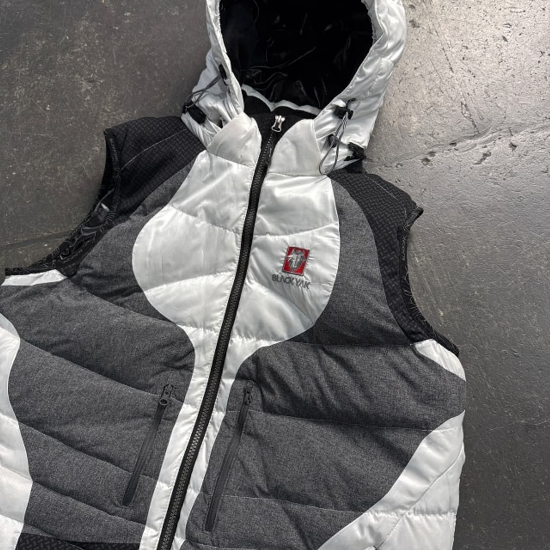 105 블랙야크 패딩조끼  상품이미지2