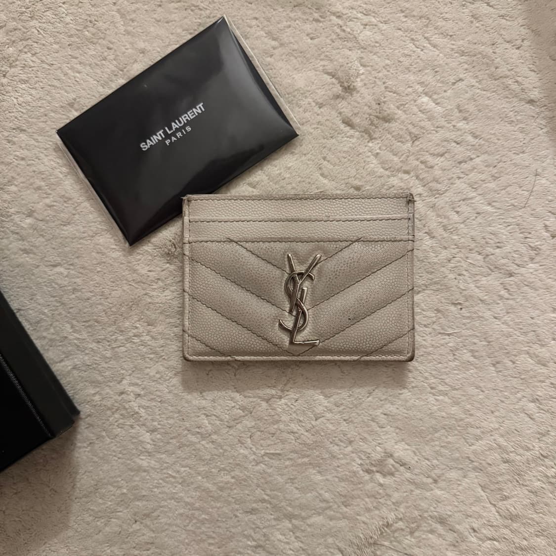 입생로랑 화이트 은장 마틀라세 카드지갑 상품이미지2