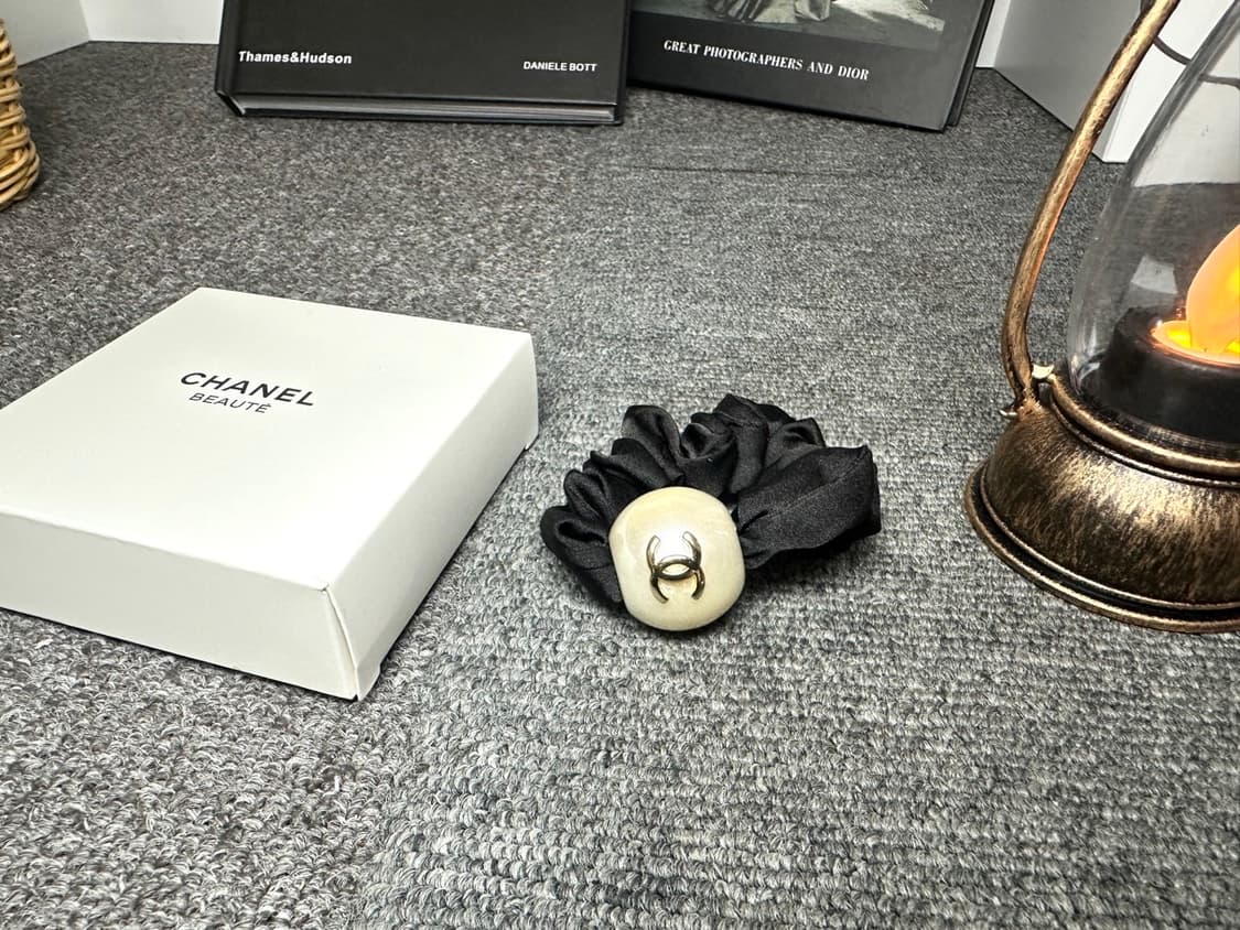 샤넬뷰티 진주 CC로고 헤어슈슈 상품이미지5