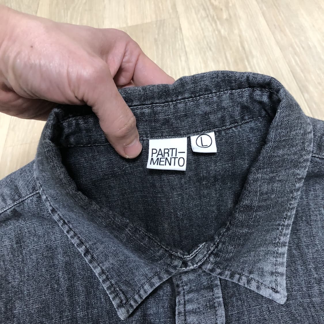 (L) 파르티멘토 PARTIMENTO 오버사이즈 스톤 워싱 데님셔츠 블랙 상품이미지2