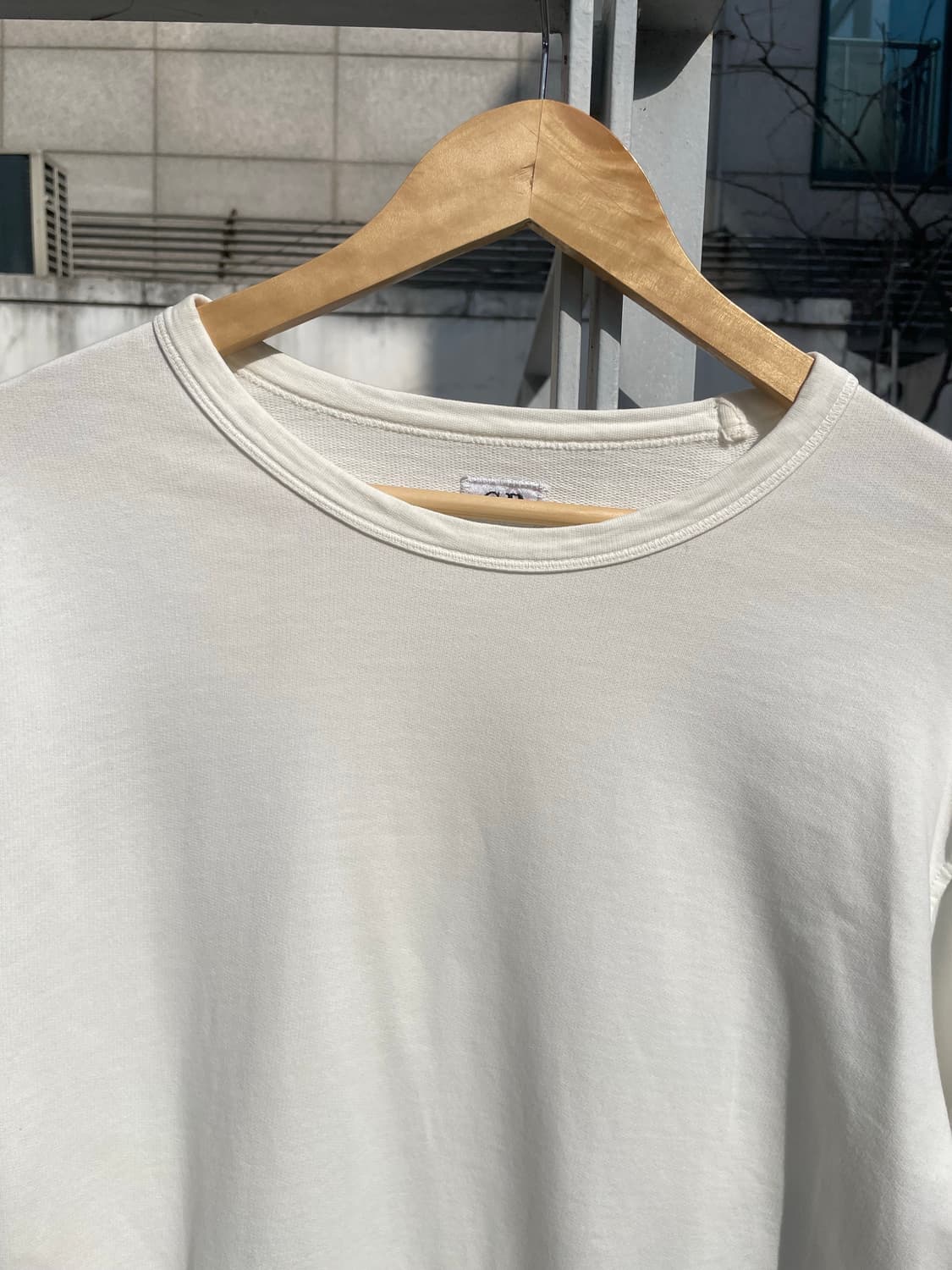 cp컴퍼니 렌즈 포켓 화이트 스웻셔츠  상품이미지4