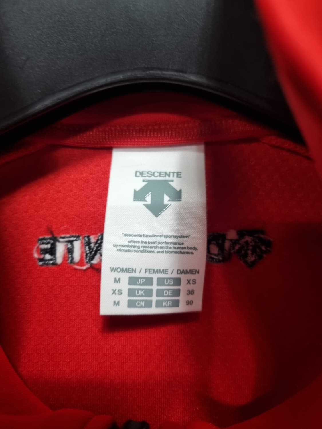 데상트 여성 간절기용 기능성 집업 상품이미지6