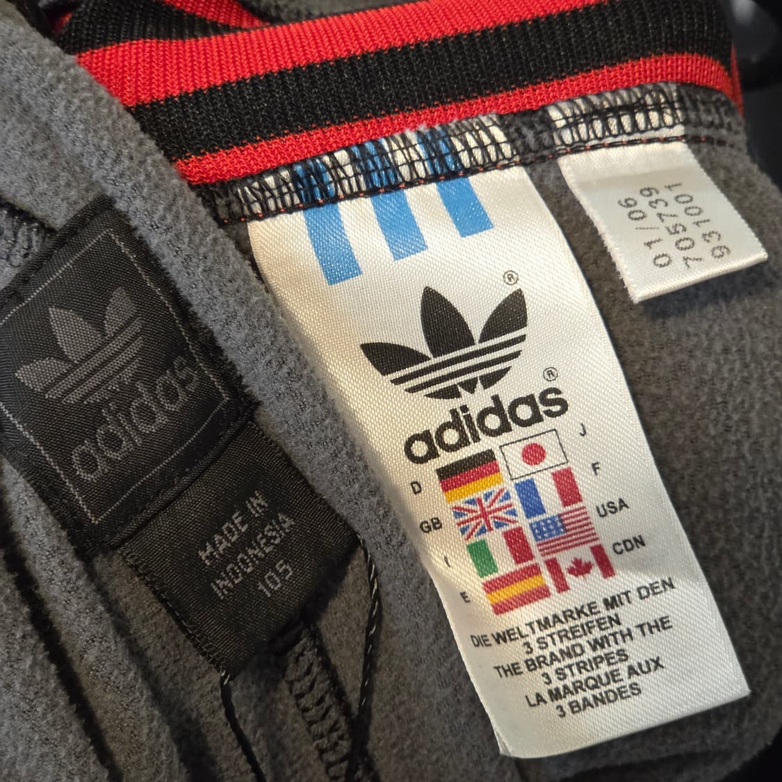 아디다스 블랙 앤 레드 트랙 팬츠 상품이미지8