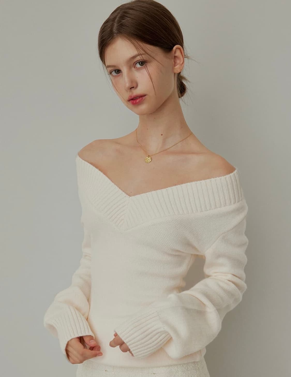 하이버넷 브이넥 니트 (백예린 착용) 상품이미지1