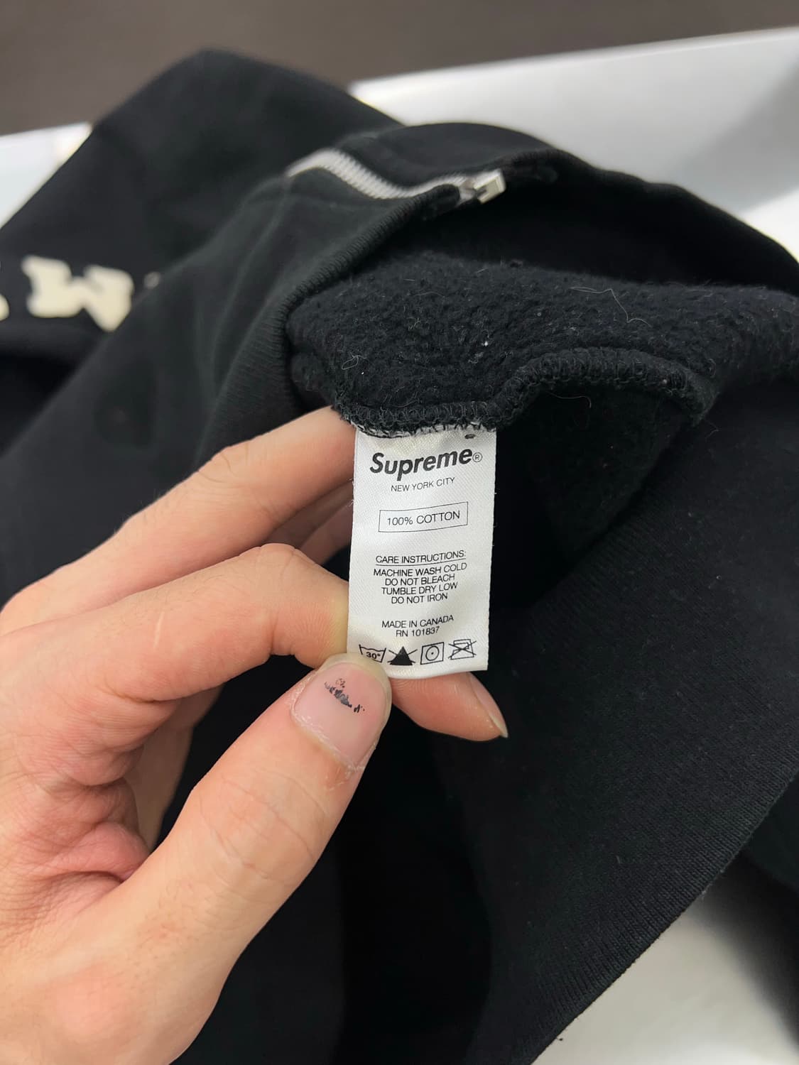 슈프림 18AW 펠트 로고 블랙 후드 집업 상품이미지9