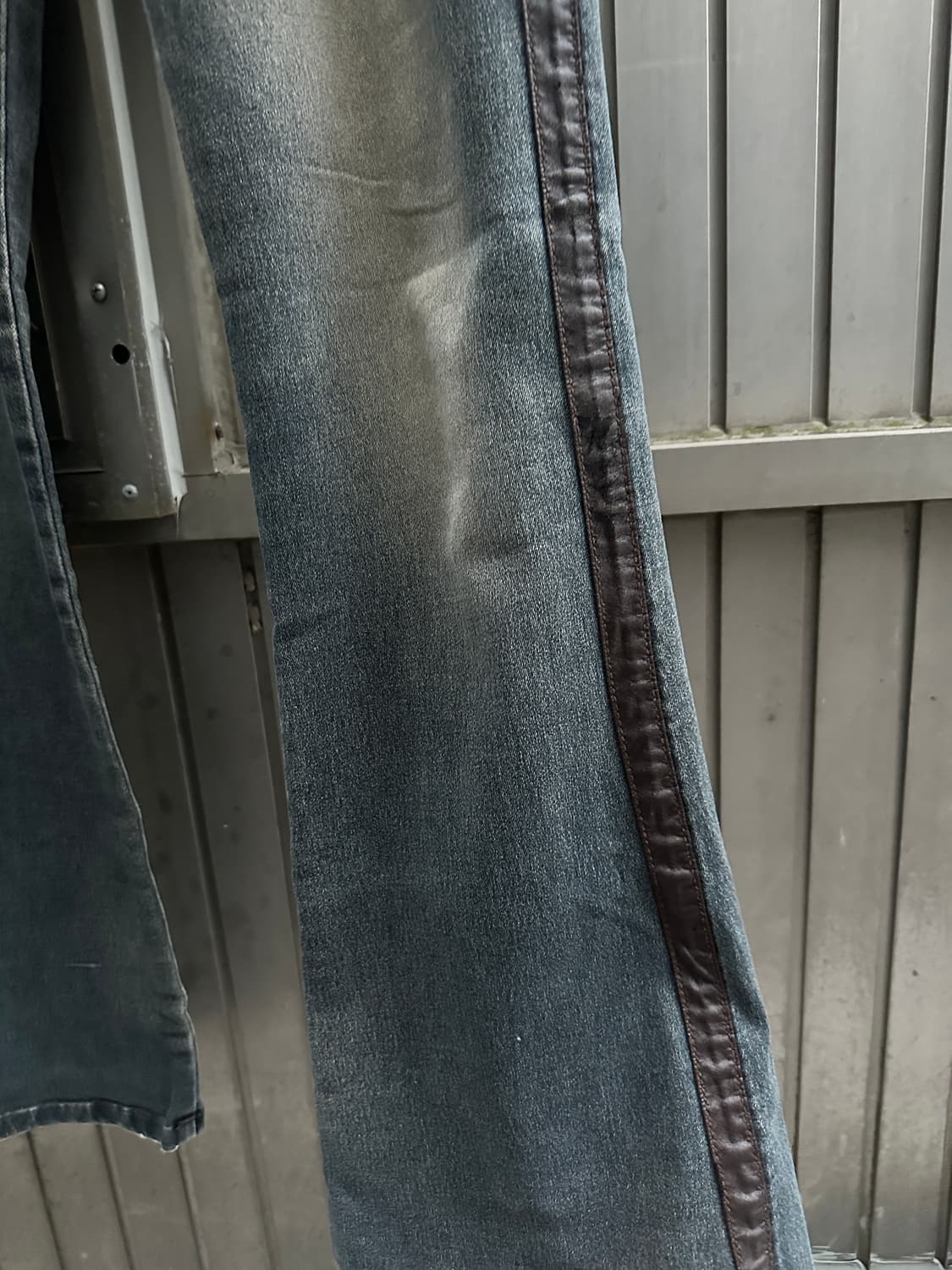 INTERFLOW side leather denim flare pants 상품이미지5