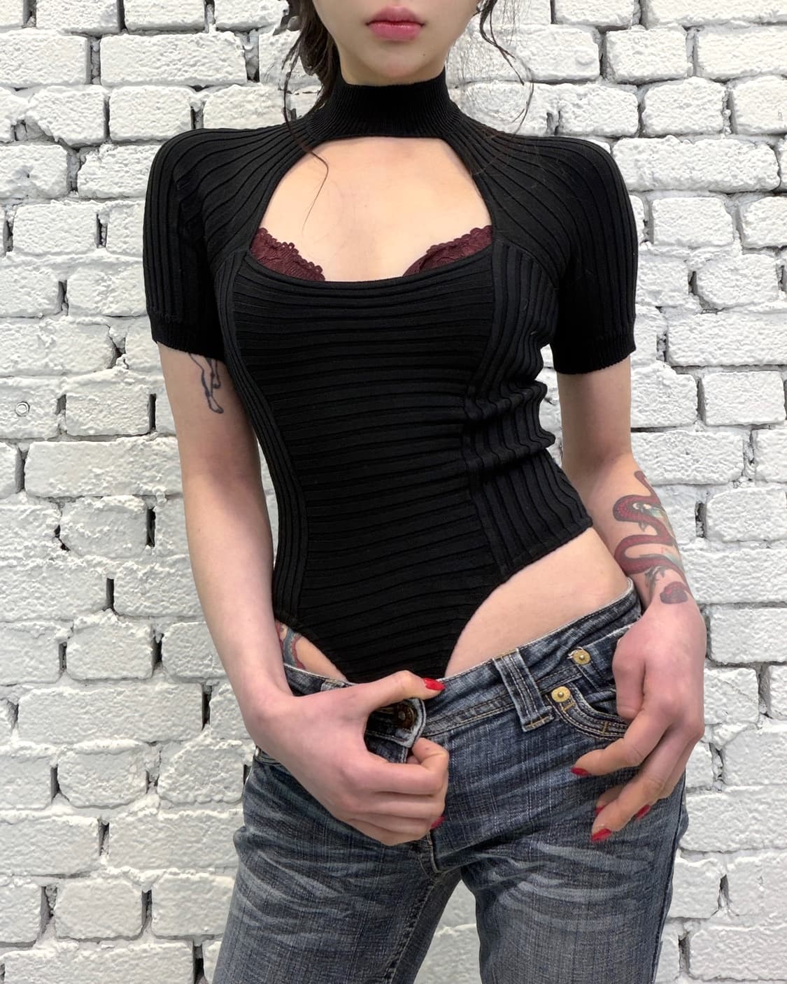 Ribbed Cut-Out Knit Bodysuit 상품이미지1