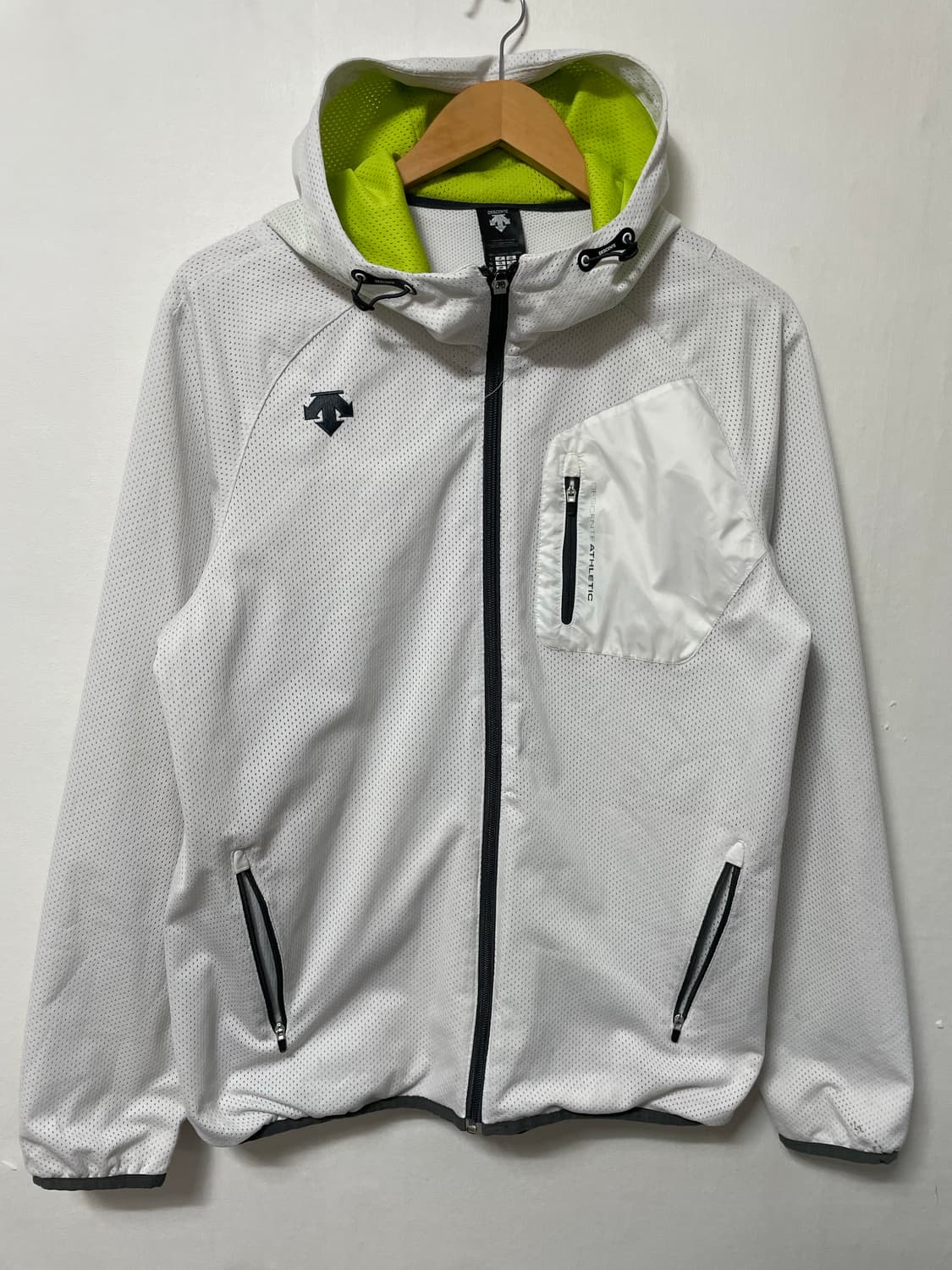 105 데상트 기능성 스판 트레이닝 후드집업 정품 상품이미지1