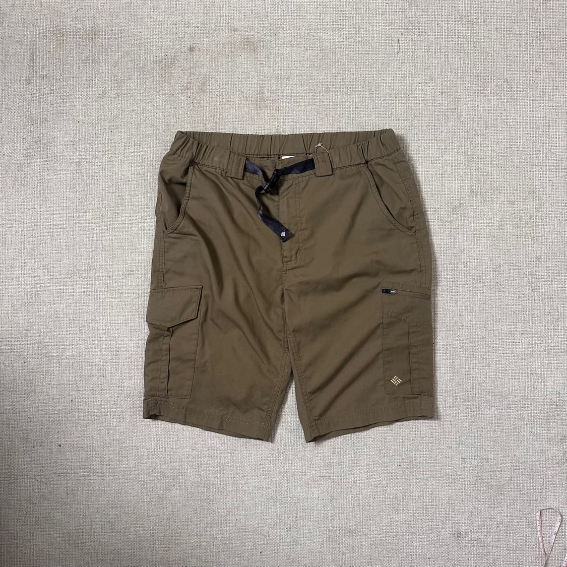 컬럼비아 카키 반바지 상품이미지1