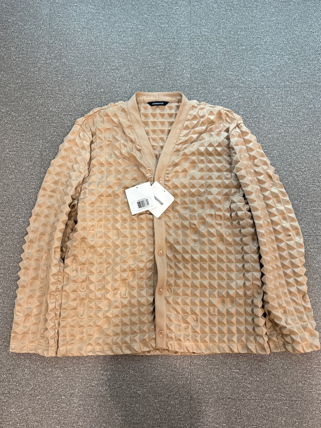 강혁 2.5 피라미드 엠보싱 가디건 L  상품이미지5