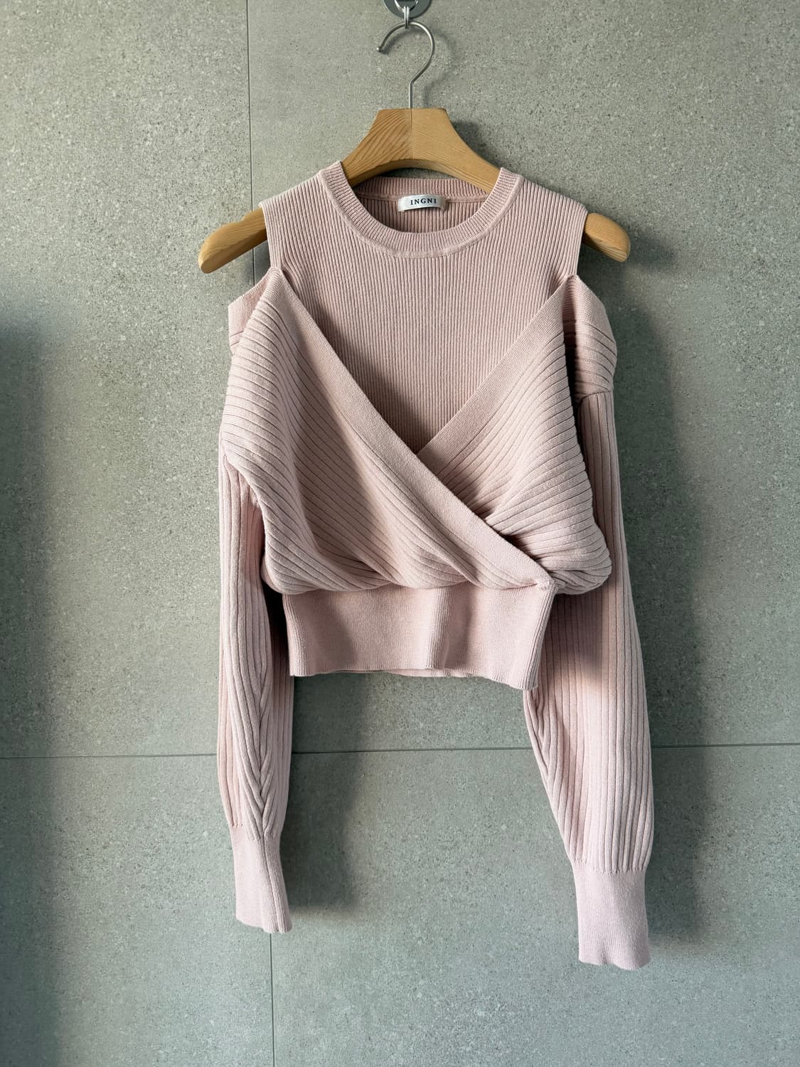 오프숄더 베이지핑크 골지 니트 레이어드 숏 긴팔 티셔츠 상품이미지1