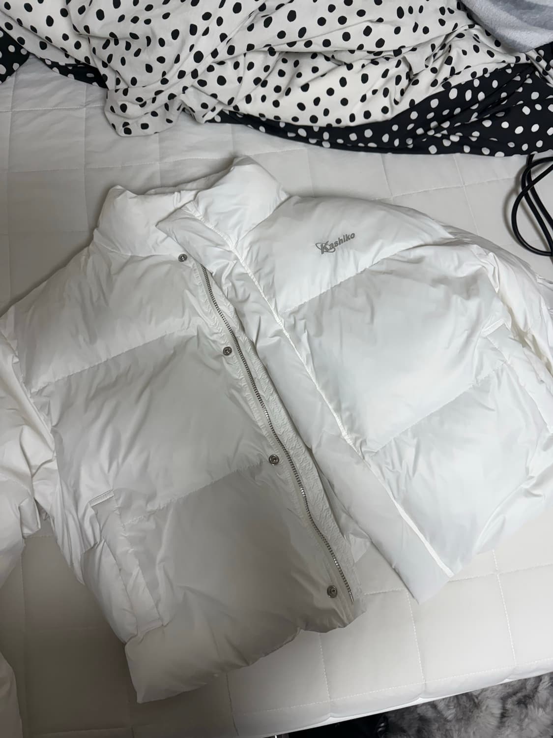 카시코 크롭 패딩 화이트 색상 상품이미지3