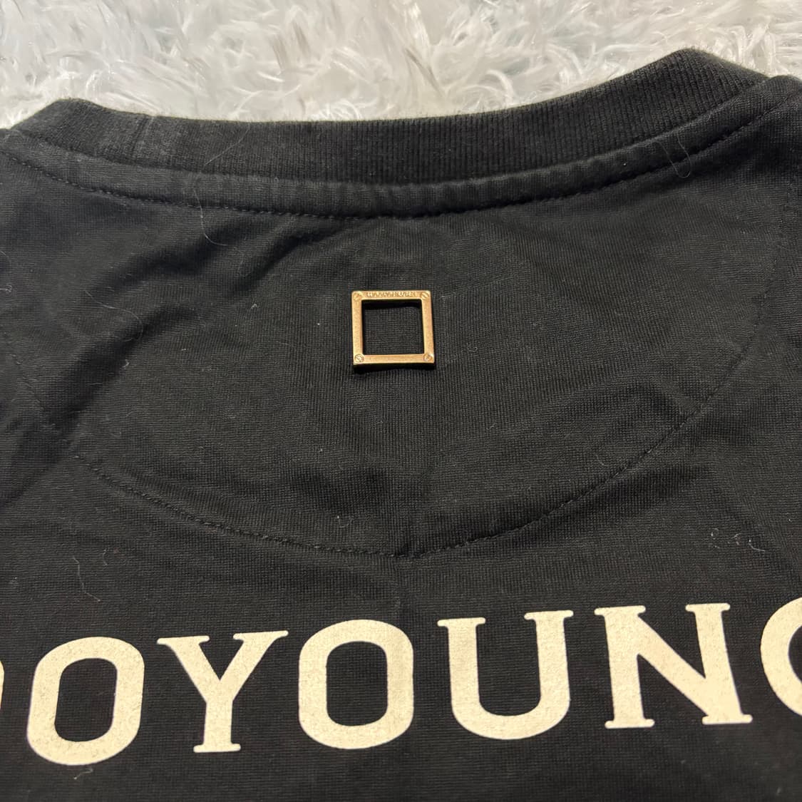 [48 Size] 우영미 백로고 금색 반팔티셔츠 상품이미지2