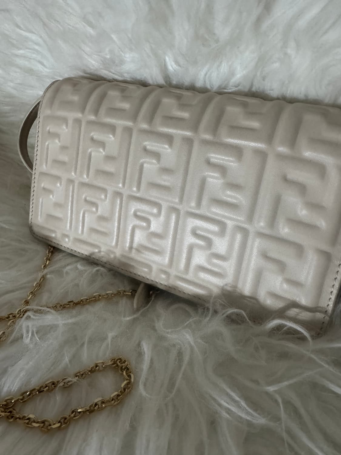 펜디 FF 모티브 체인 바게트 월렛 화이트 가방 상품이미지3