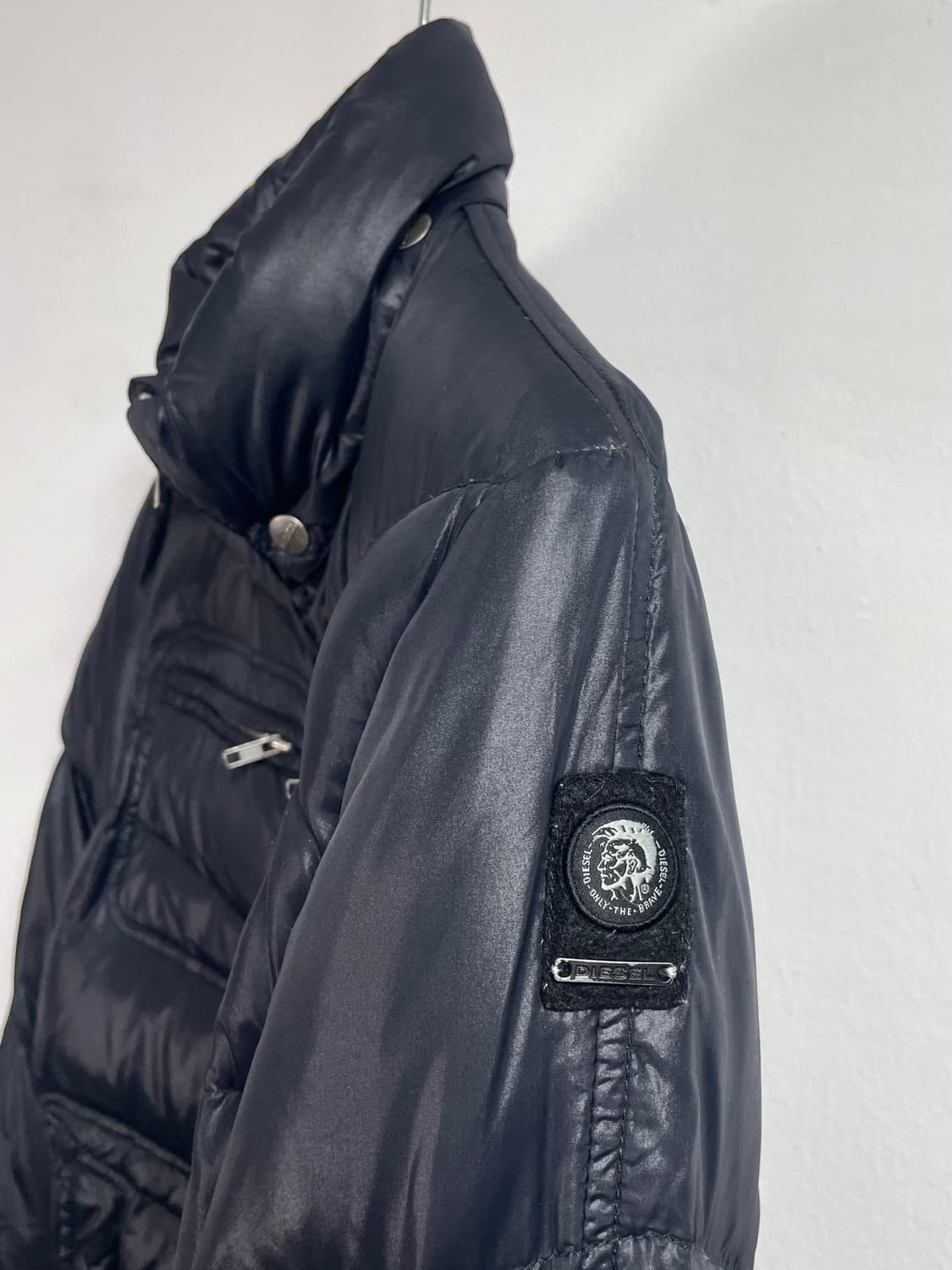 디젤 인디언 글로시 숏 다운 패딩 (on.505) 상품이미지4