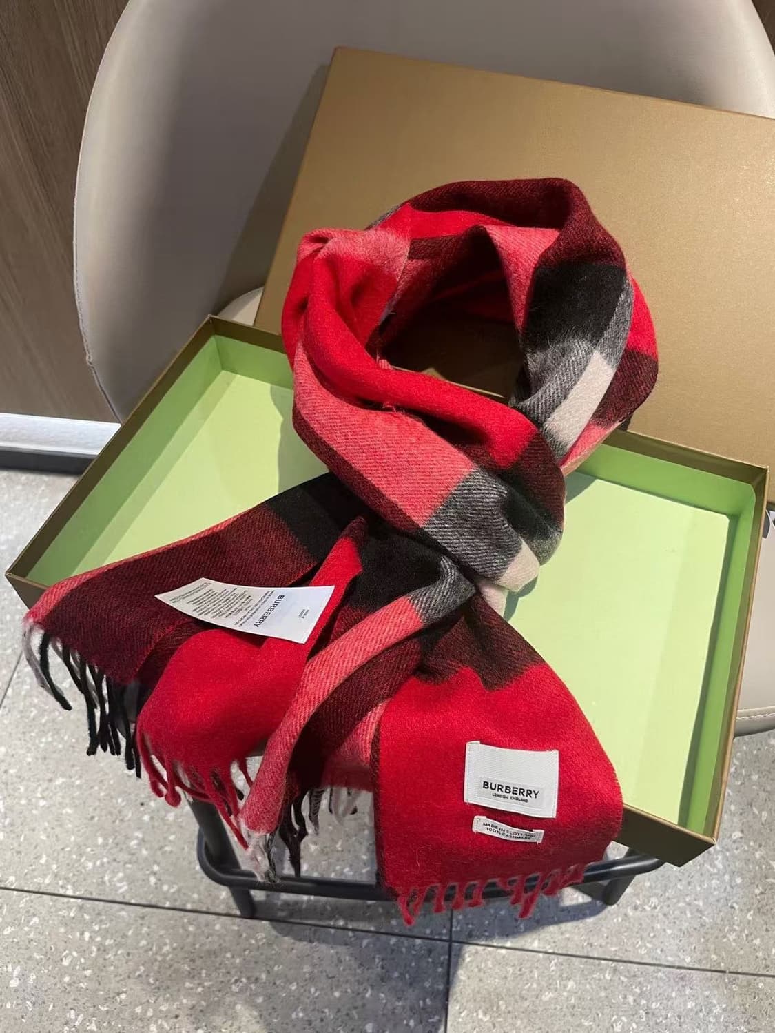 버버리숙녀 리버서블 스카프
 상품이미지2