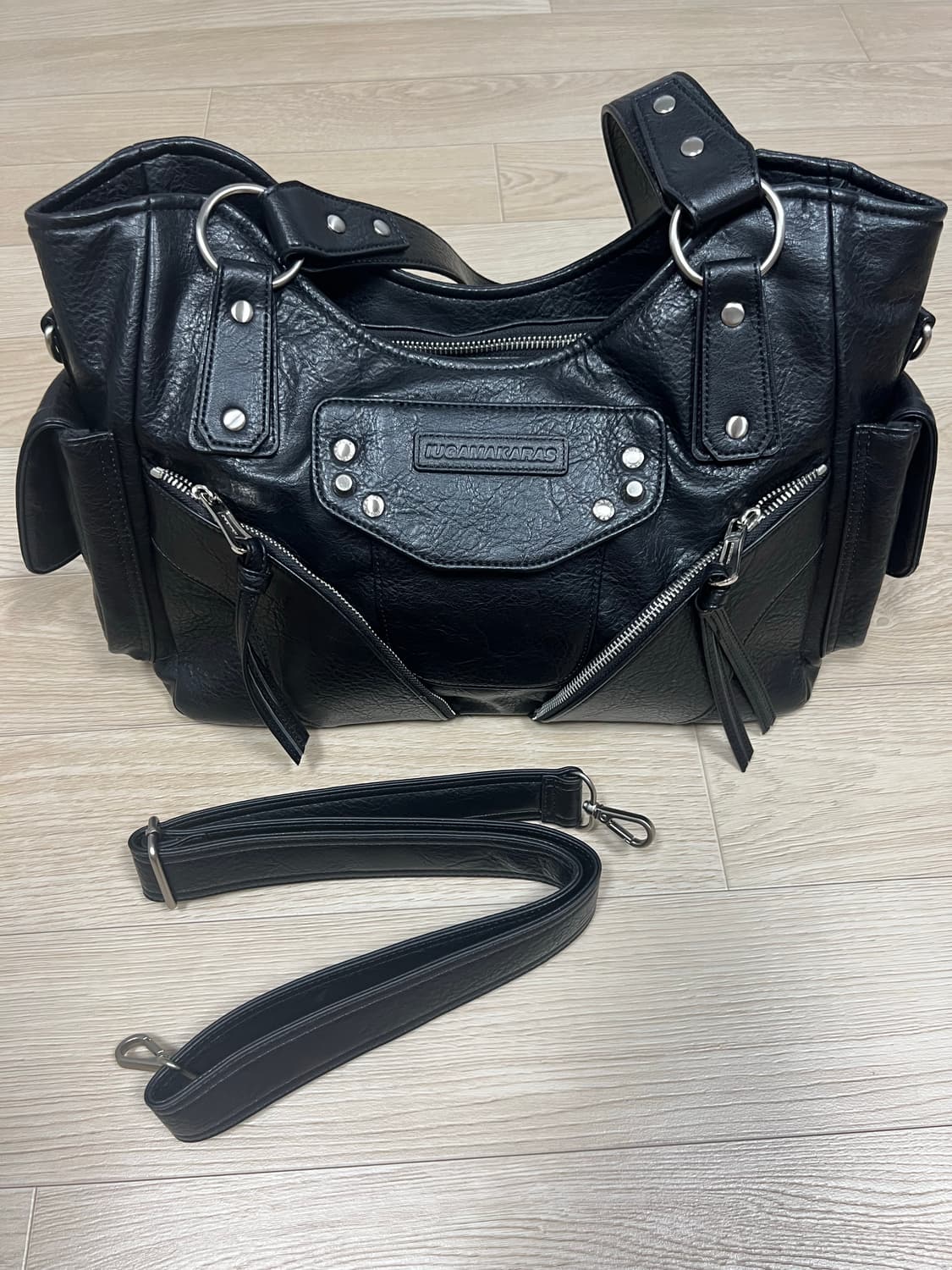 이우가마카라스 스터디드 레더 숄더백 블랙 상품이미지10