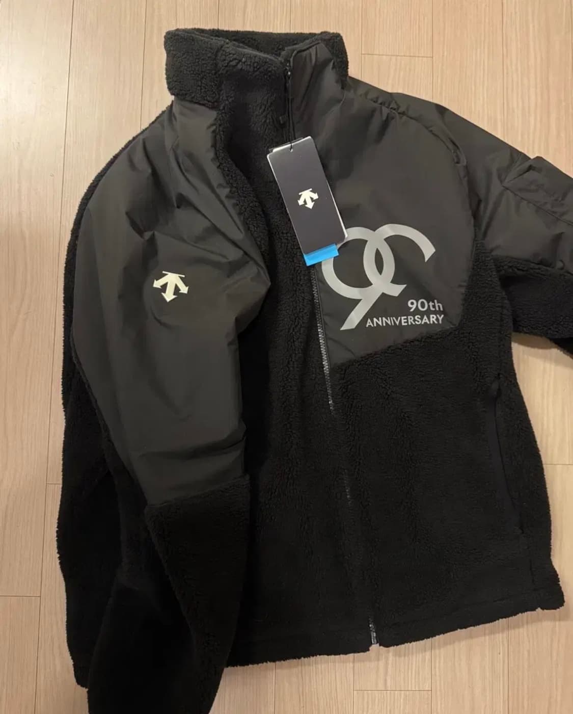 [새제품/XL] 데상트 90주년 레거시 플레스 자켓 상품이미지3