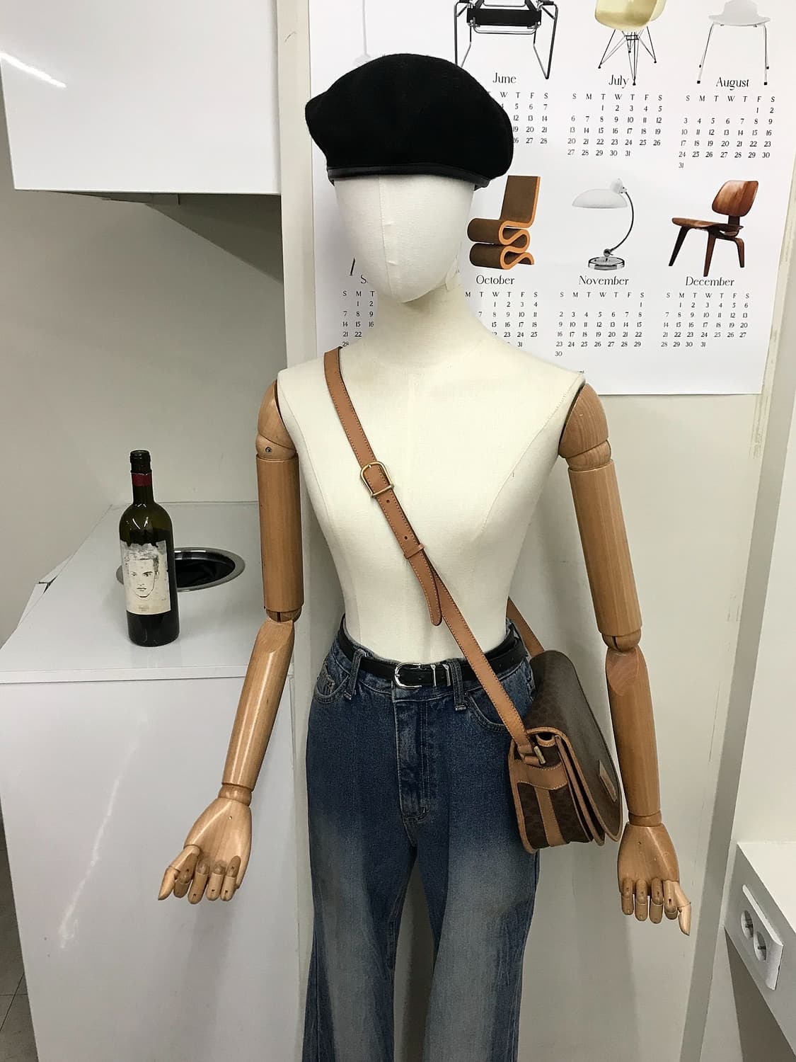 셀린느 가죽 로고 마카담 크로스백 상품이미지8