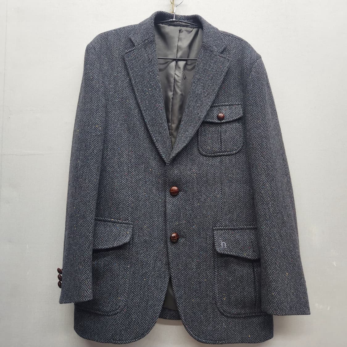 헤지스 로고 헤링본 패턴 울 블레이저 95(M) 상품이미지1