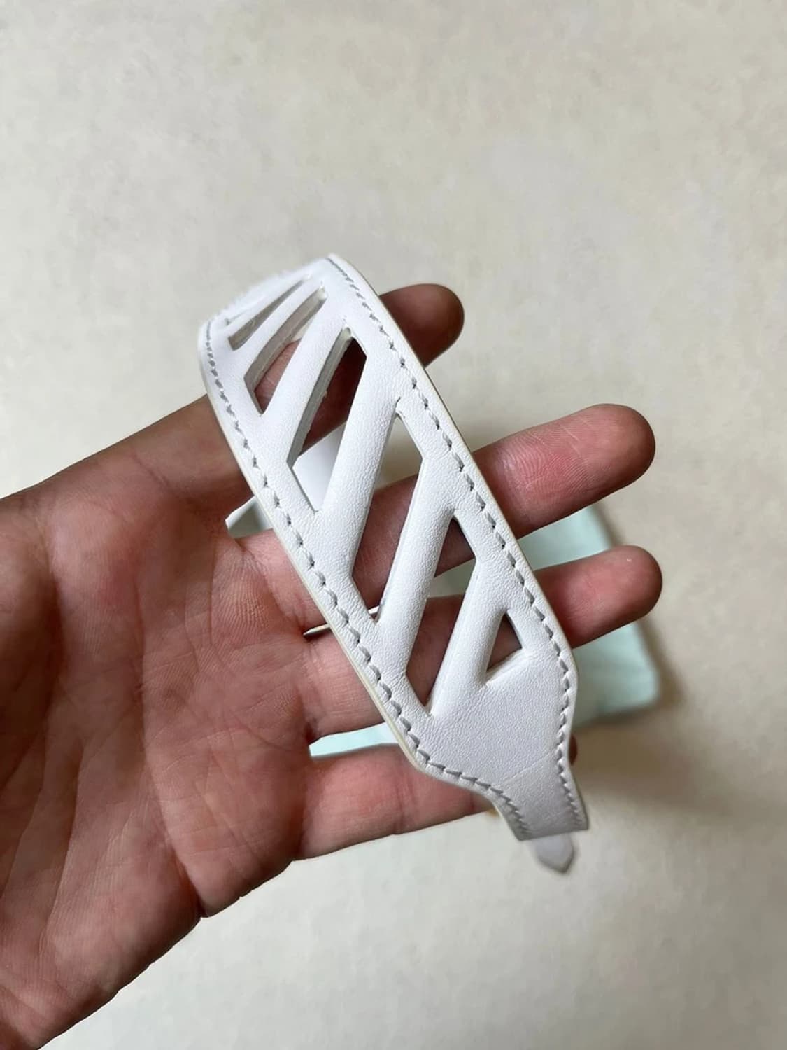 오프화이트 바인더 클립 화이트 가죽 숄더백 A1870 상품이미지6