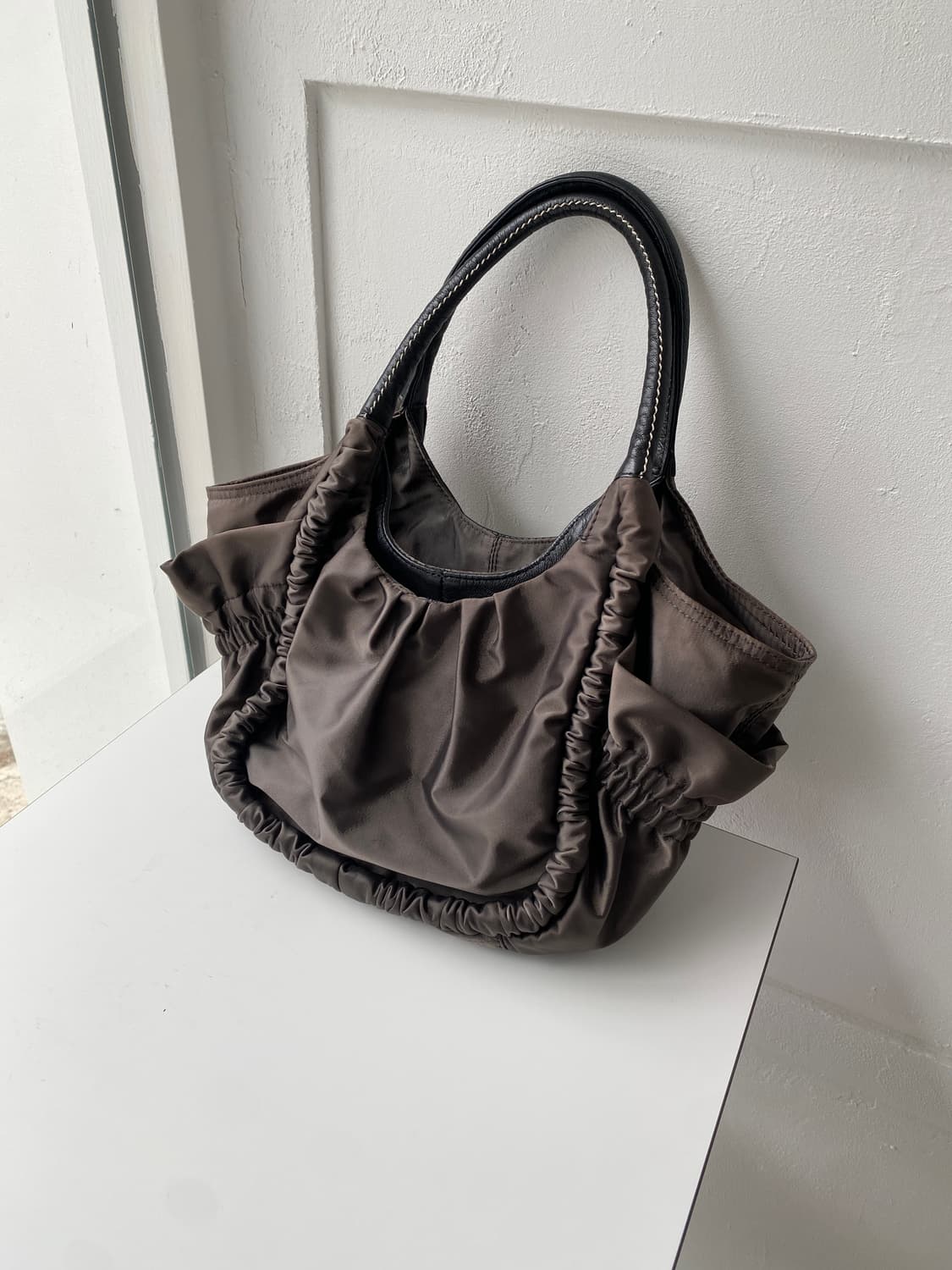 [Y’saccs] 셔링 토트백 상품이미지1