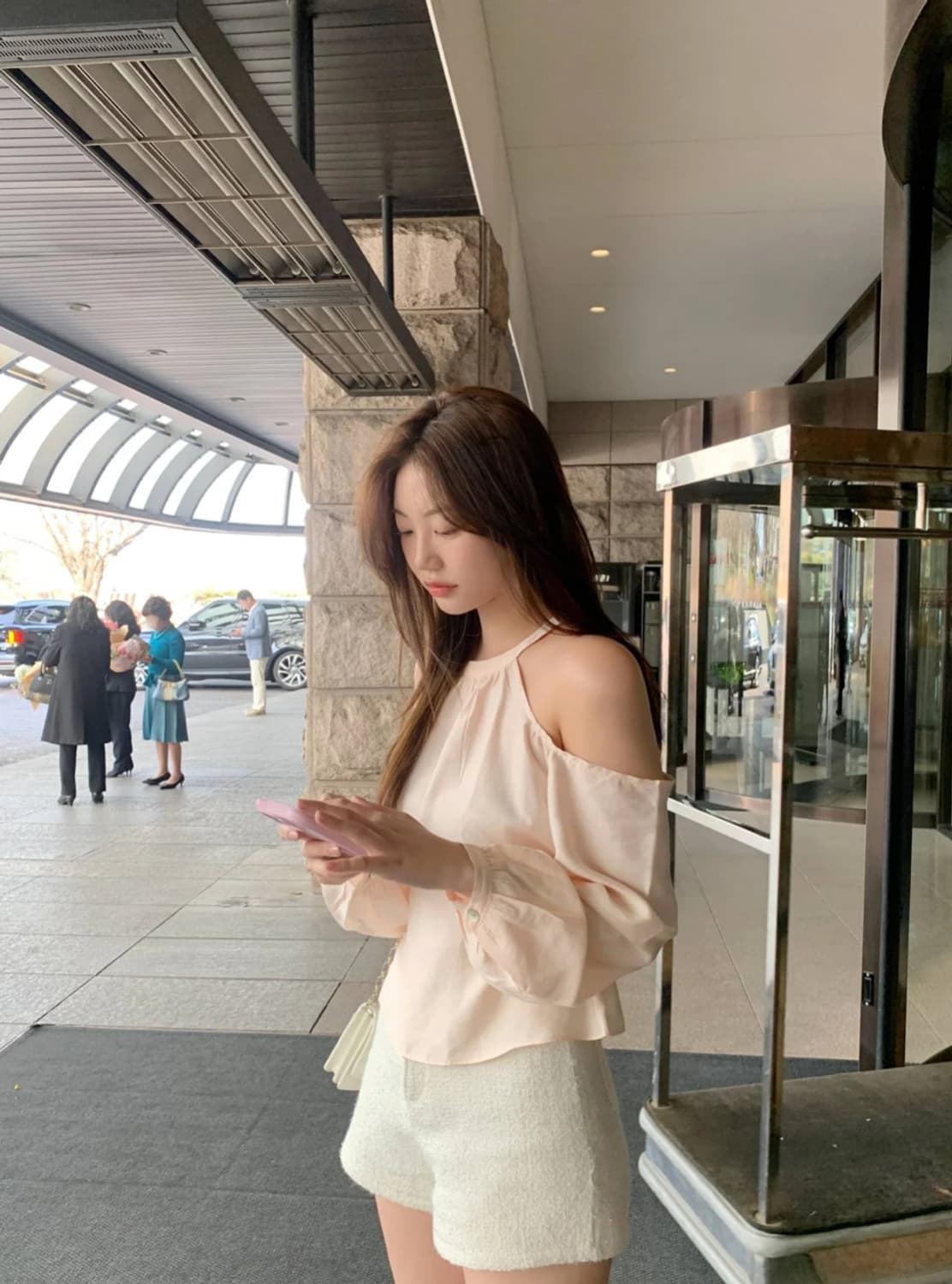 당일배송) 제니오 zaenio 스완 홀터 블라우스 피치 상품이미지3