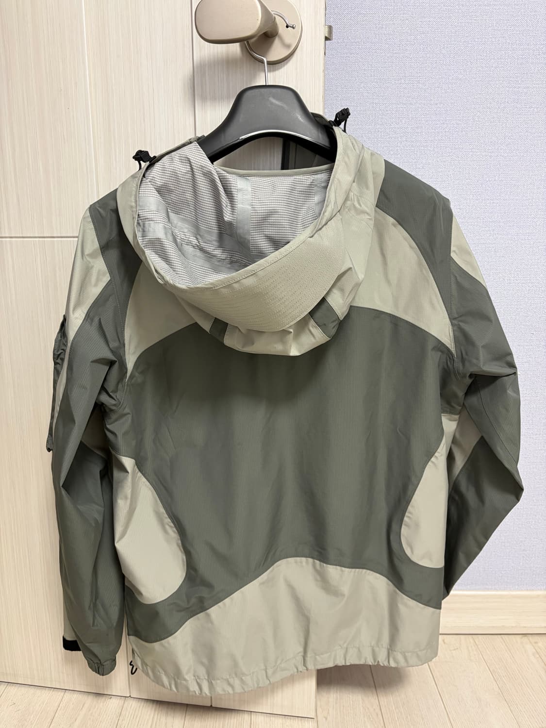 24fw 산산기어 2.5L 자켓 웜 그레이 판매합니다. 상품이미지3