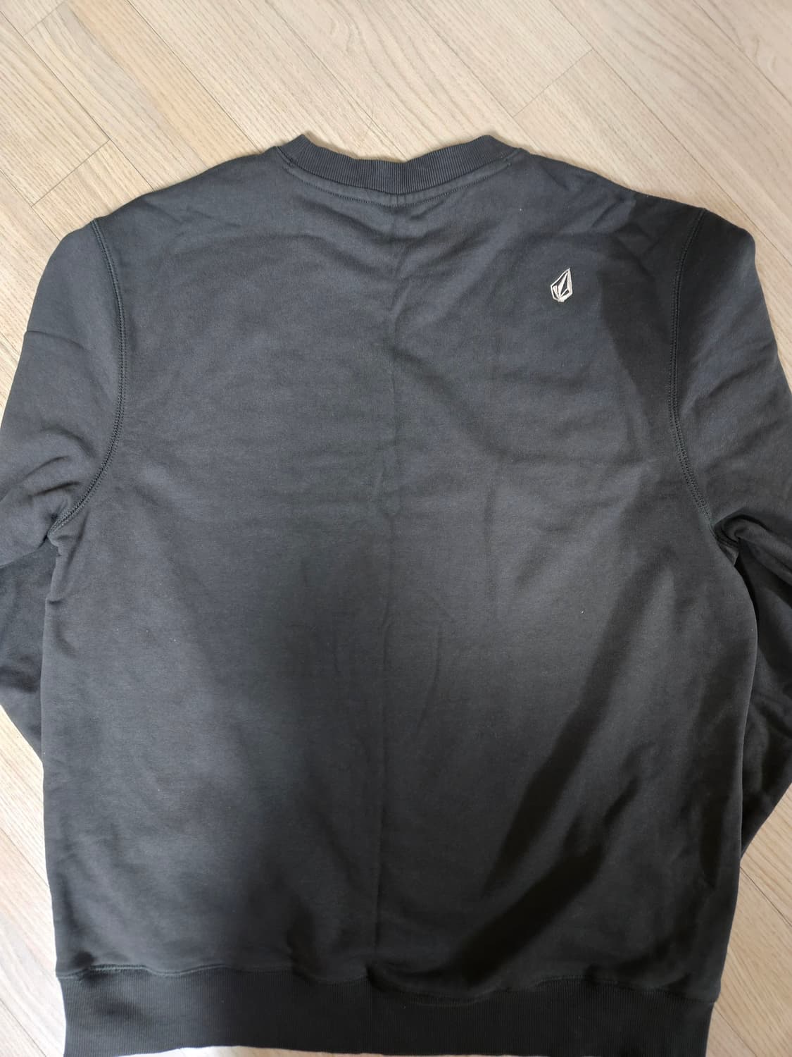 볼컴 맨투맨 카키 상품이미지5