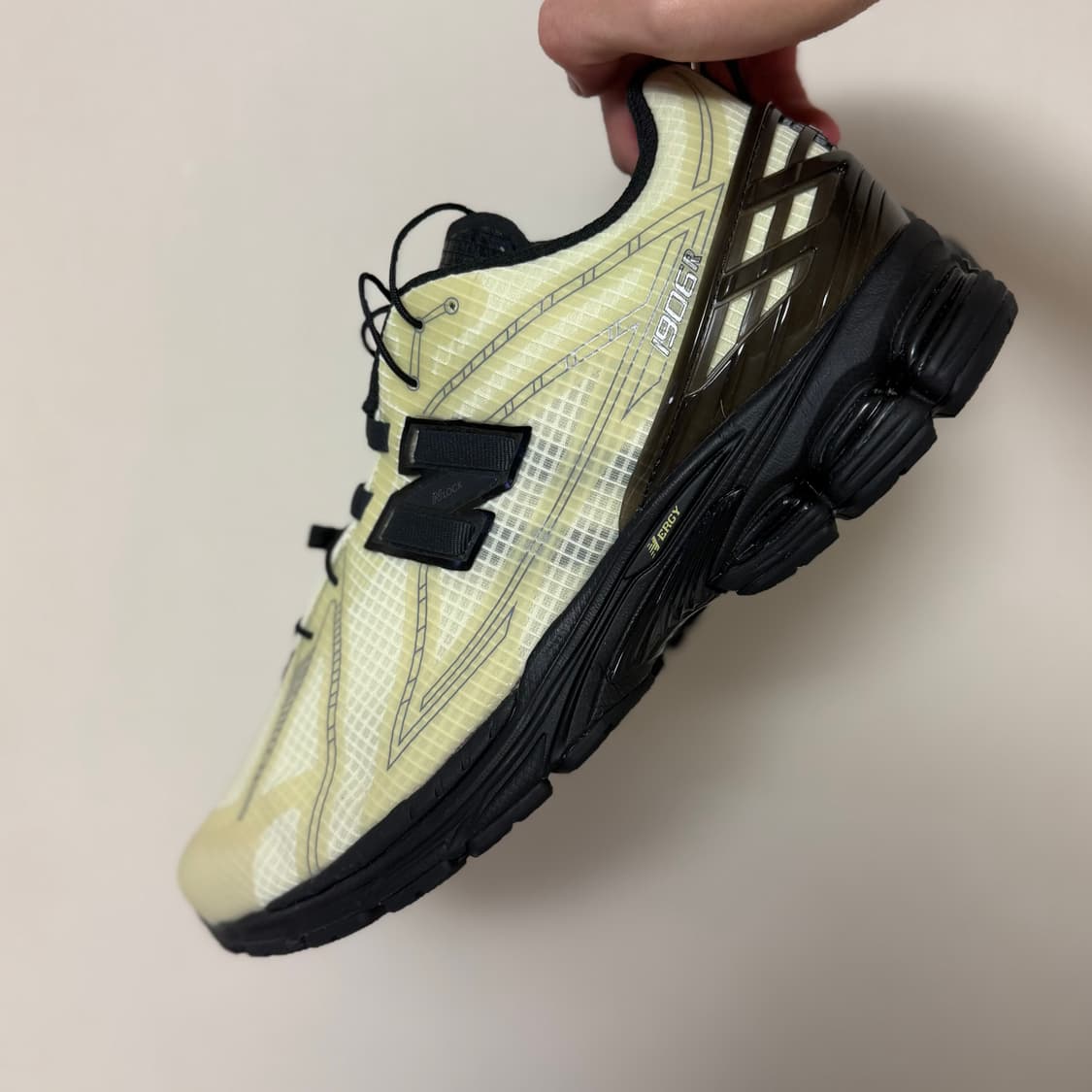 새상품) 뉴발란스1906R 피스타치오 버터 상품이미지3