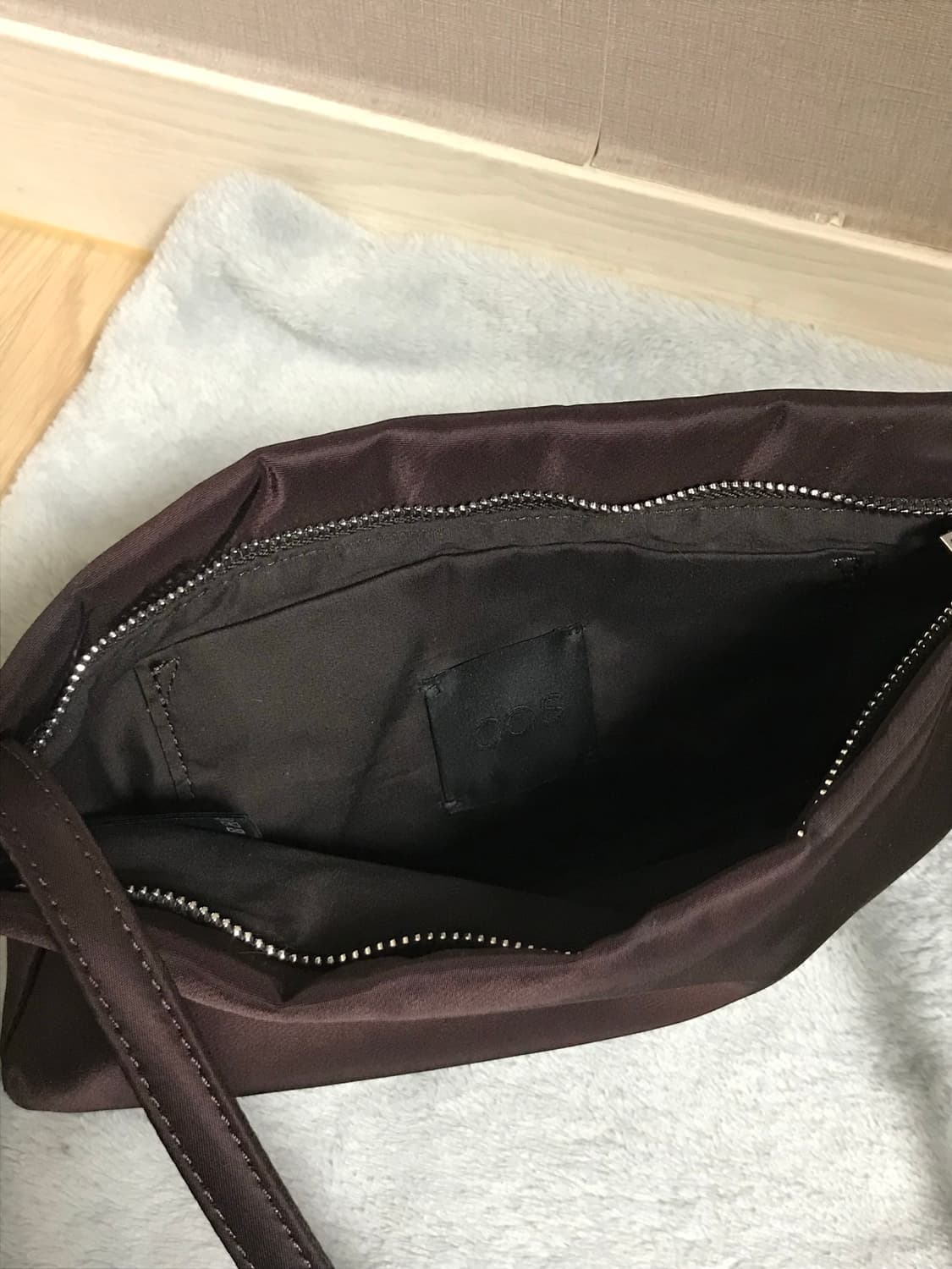 COS 아카이브 나일론 숄더백 브라운 상품이미지3