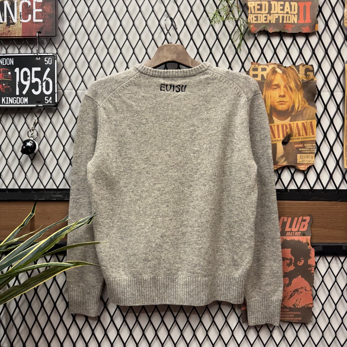 00s 에비수 라운드넥 니트 전면 자수 로고 포인트 그레이 상품이미지2