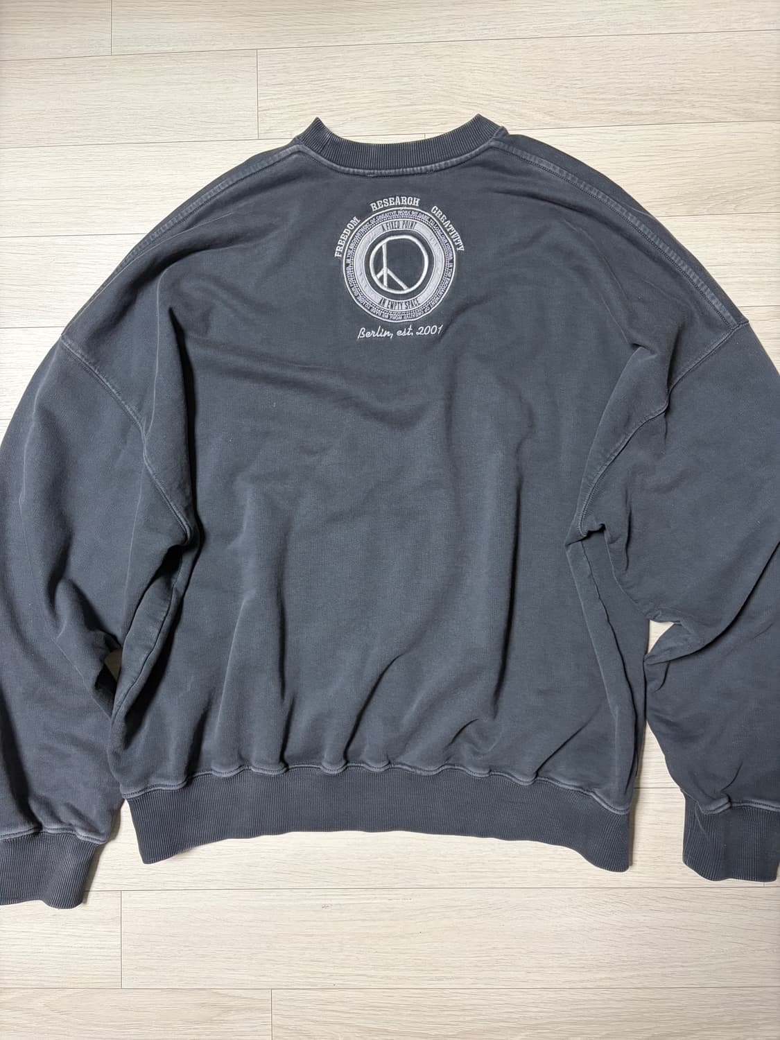 032c 다크그레이 맨투맨 M사이즈 상품이미지2