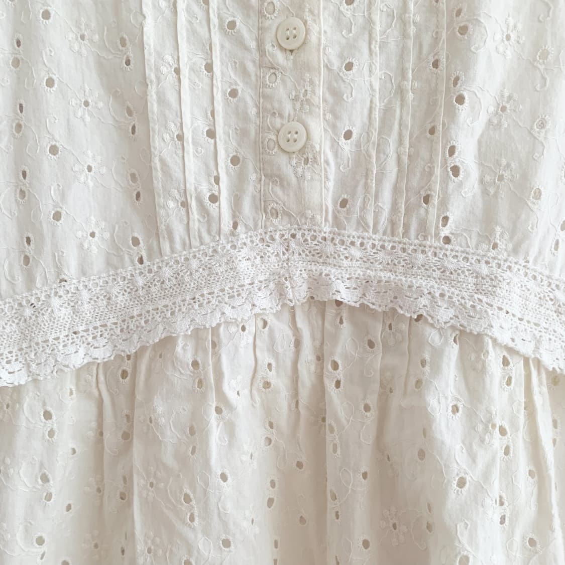 [빈티지] 모리걸 펀칭 레이스 민소매 나시 상품이미지2