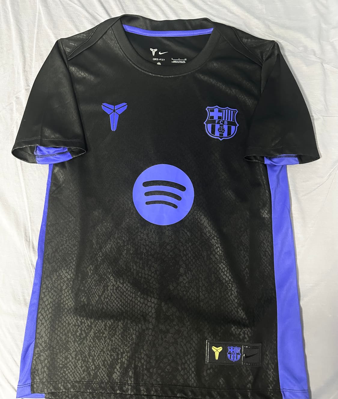 25/26 바르셀로나 어웨이 코비 트레이닝 유니폼 상품이미지1